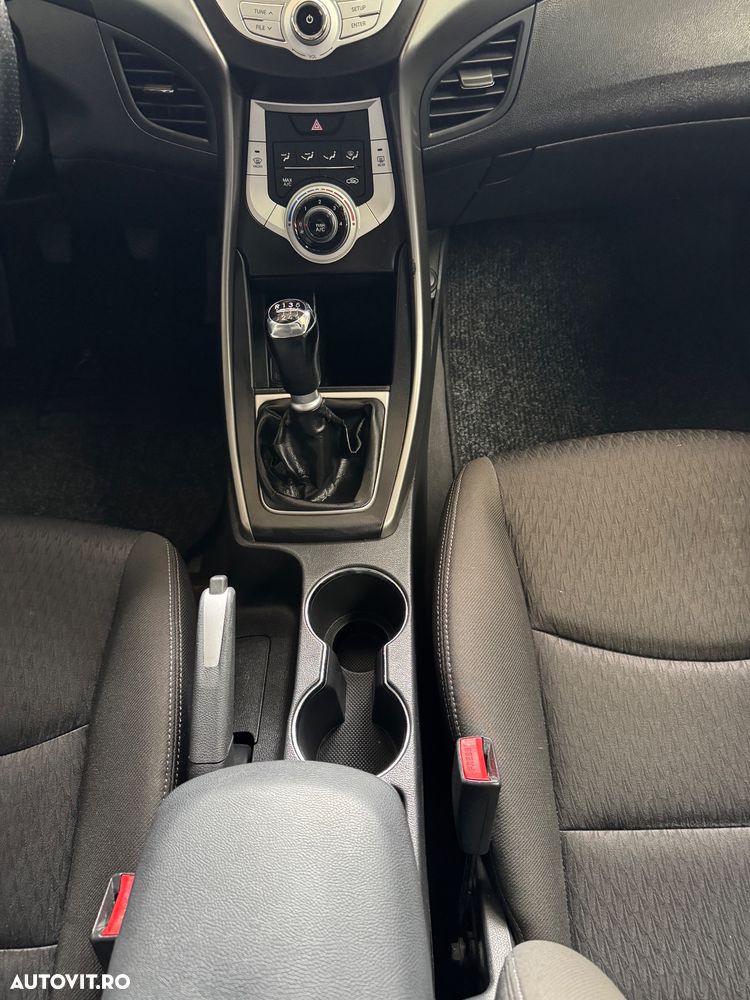 Hyundai Elantra 1.6 MPi Exclusive - 14