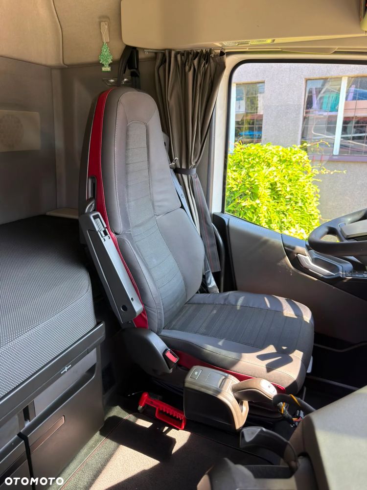 Volvo FH GLOBETROTTER - 26