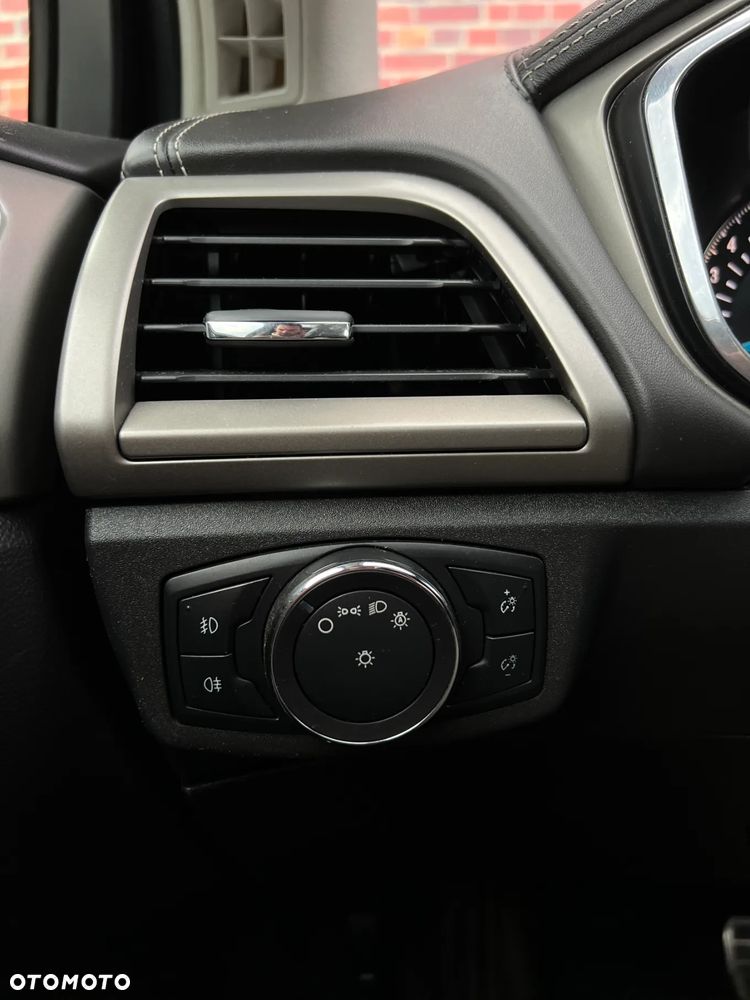 Ford Mondeo Vignale 2.0 EcoBoost - 29