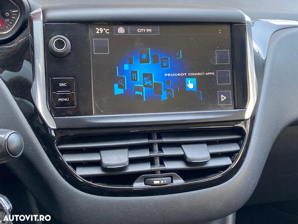 Peugeot 208 - 12