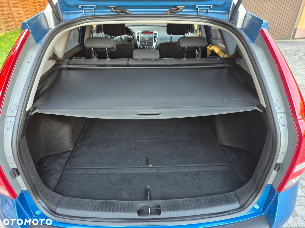 Kia Ceed - 10