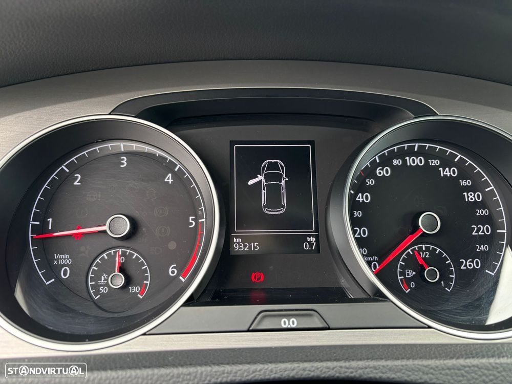 VW Golf 1.6 TDi R-Line - 11