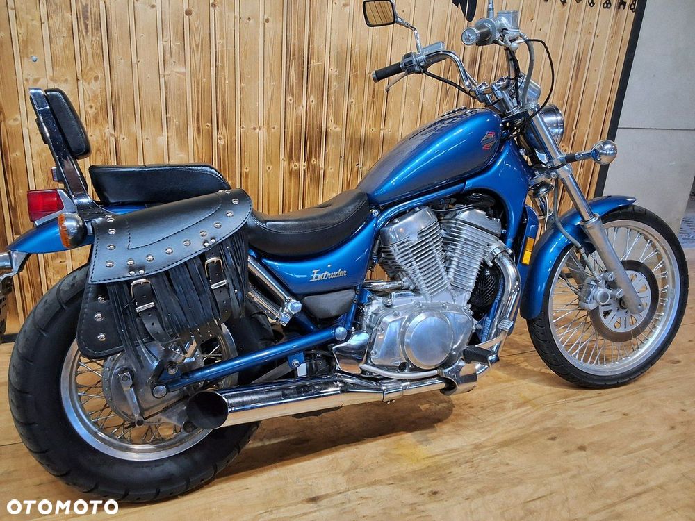 Suzuki Intruder - 11