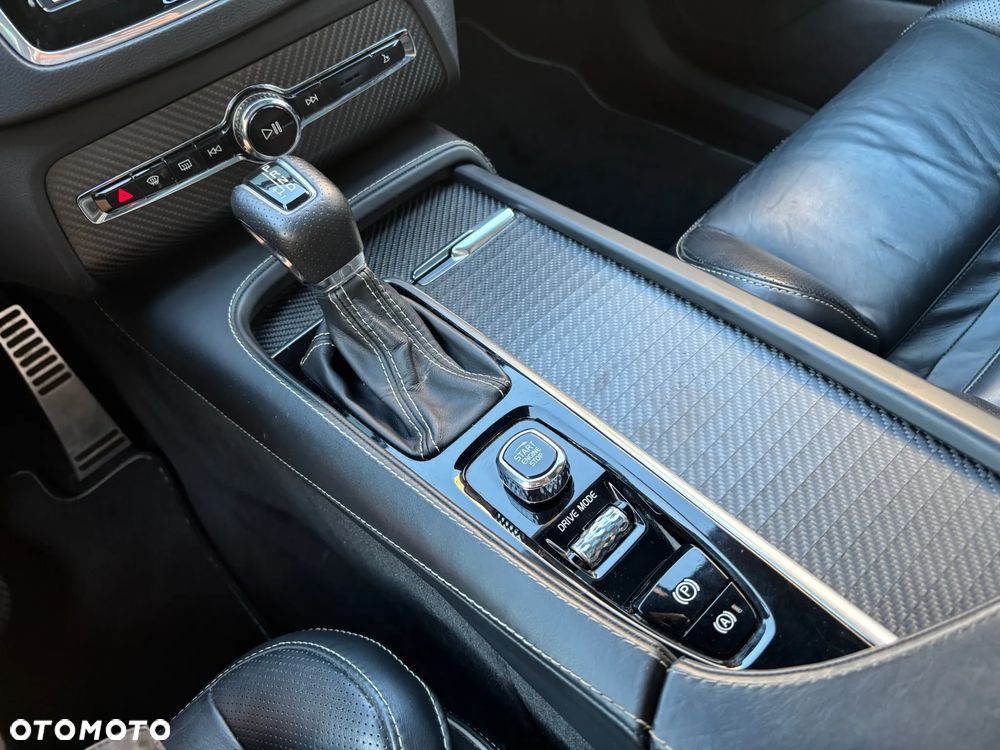 Volvo XC 90 D5 AWD Geartronic RDesign - 32