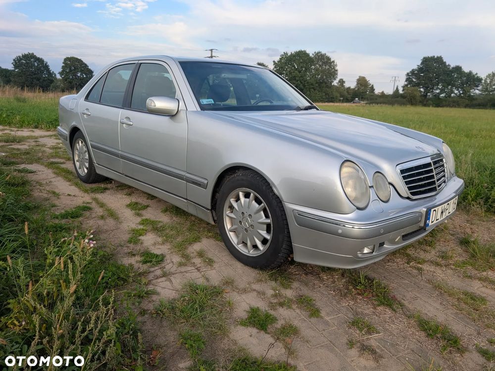 Mercedes-Benz E-Class 2000 photo 3