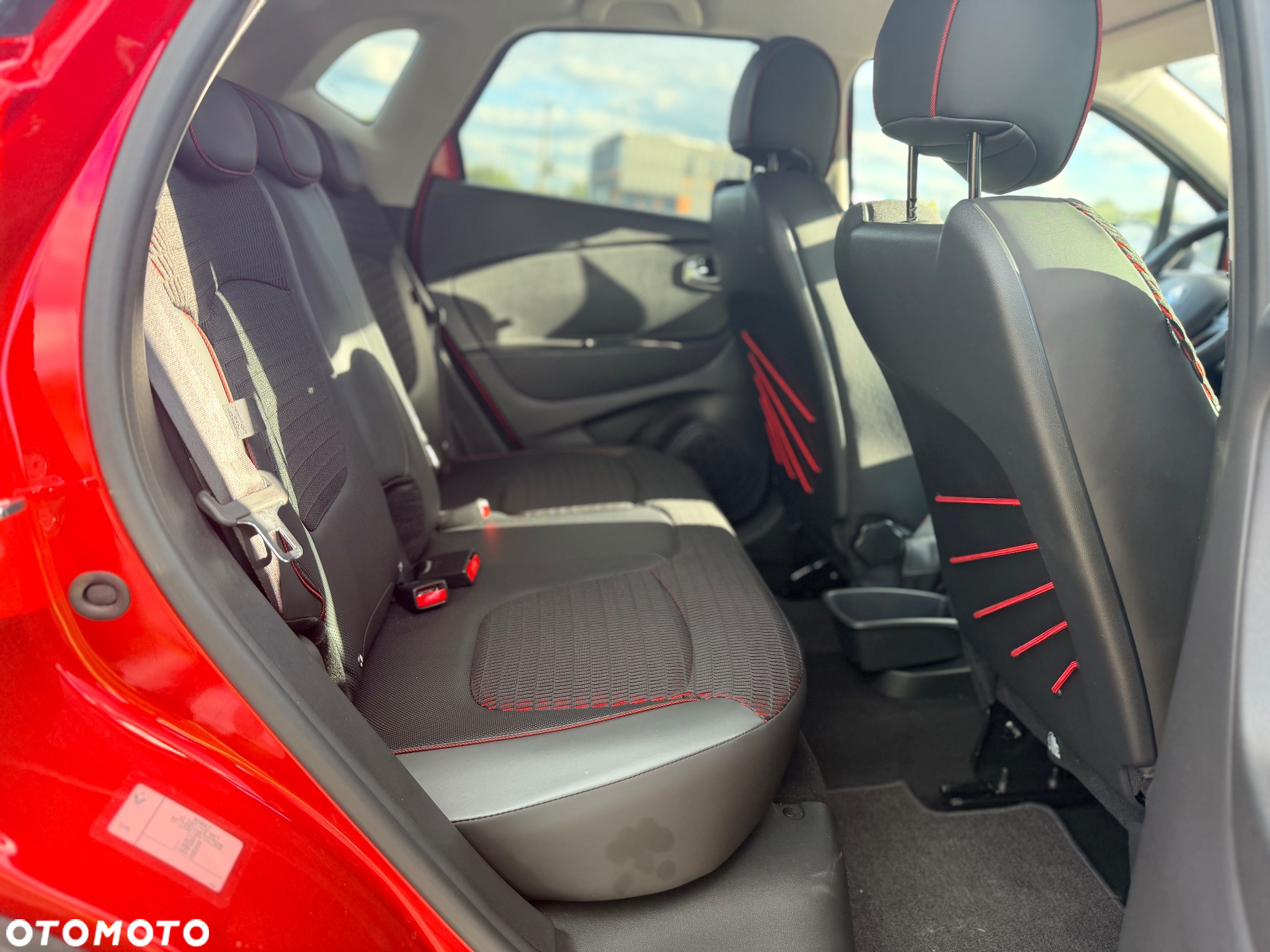 Renault Captur 1.2 TCe Helly Hansen EDC - 32