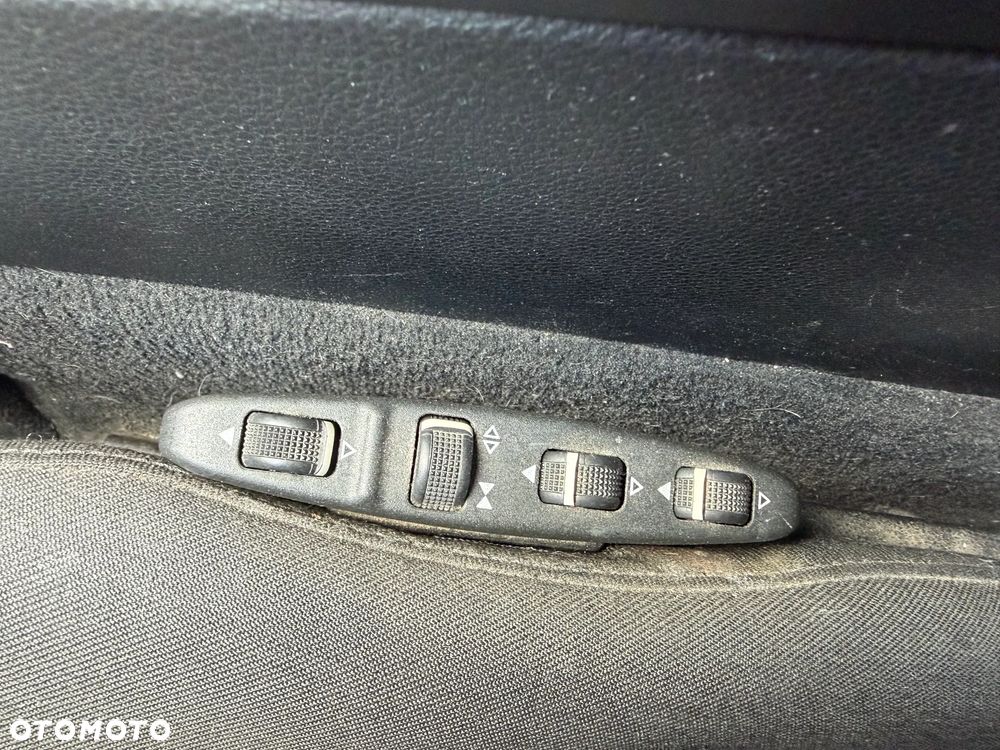 Mercedes-Benz Klasa C 220 CDI DPF Automatik Elegance - 17