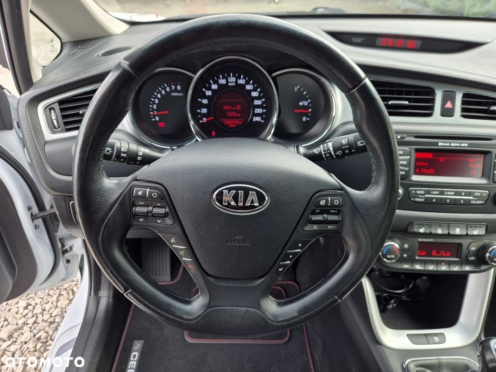 Kia Ceed 1.6 GDI Fifa World Cup Edition - 21