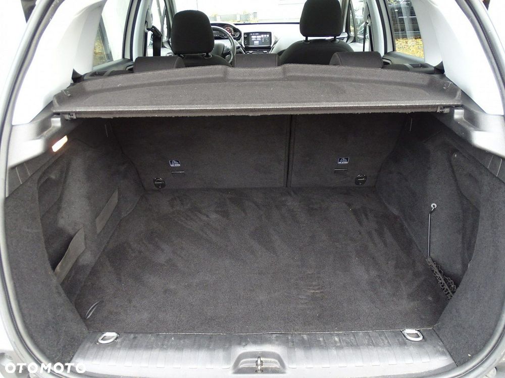 Peugeot 2008 1.2 Pure Tech Style - 36