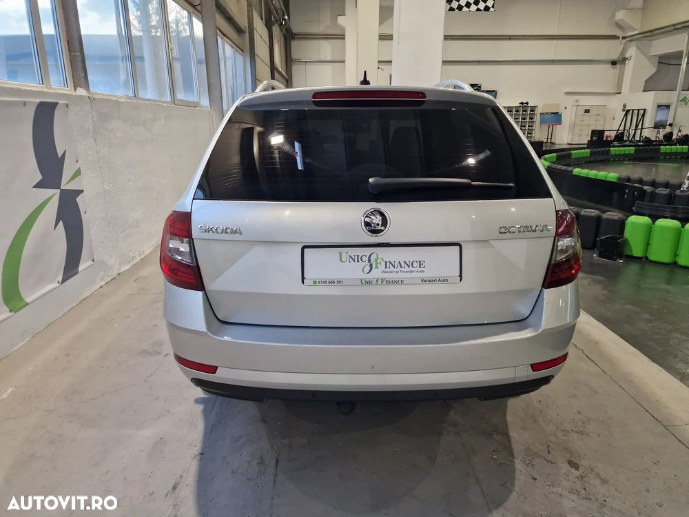 Skoda Octavia 1.6 TDI DSG Style - 5