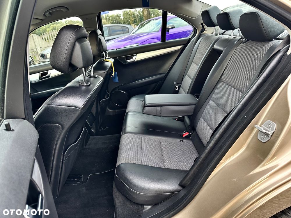 Mercedes-Benz Klasa C 180 Kompressor BlueEFFICIENCY Elegance - 6