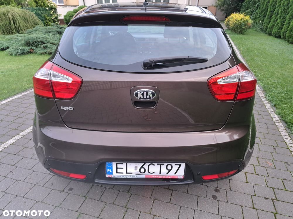Kia Rio 1.2 L - 6