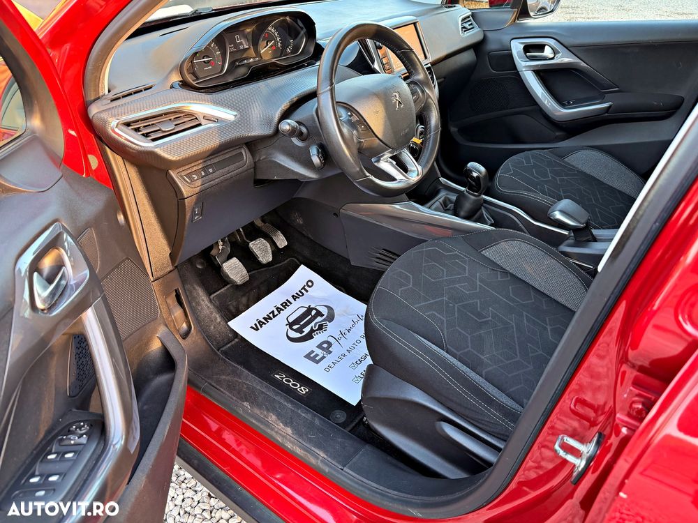 Peugeot 2008 PureTech 82 Style - 16