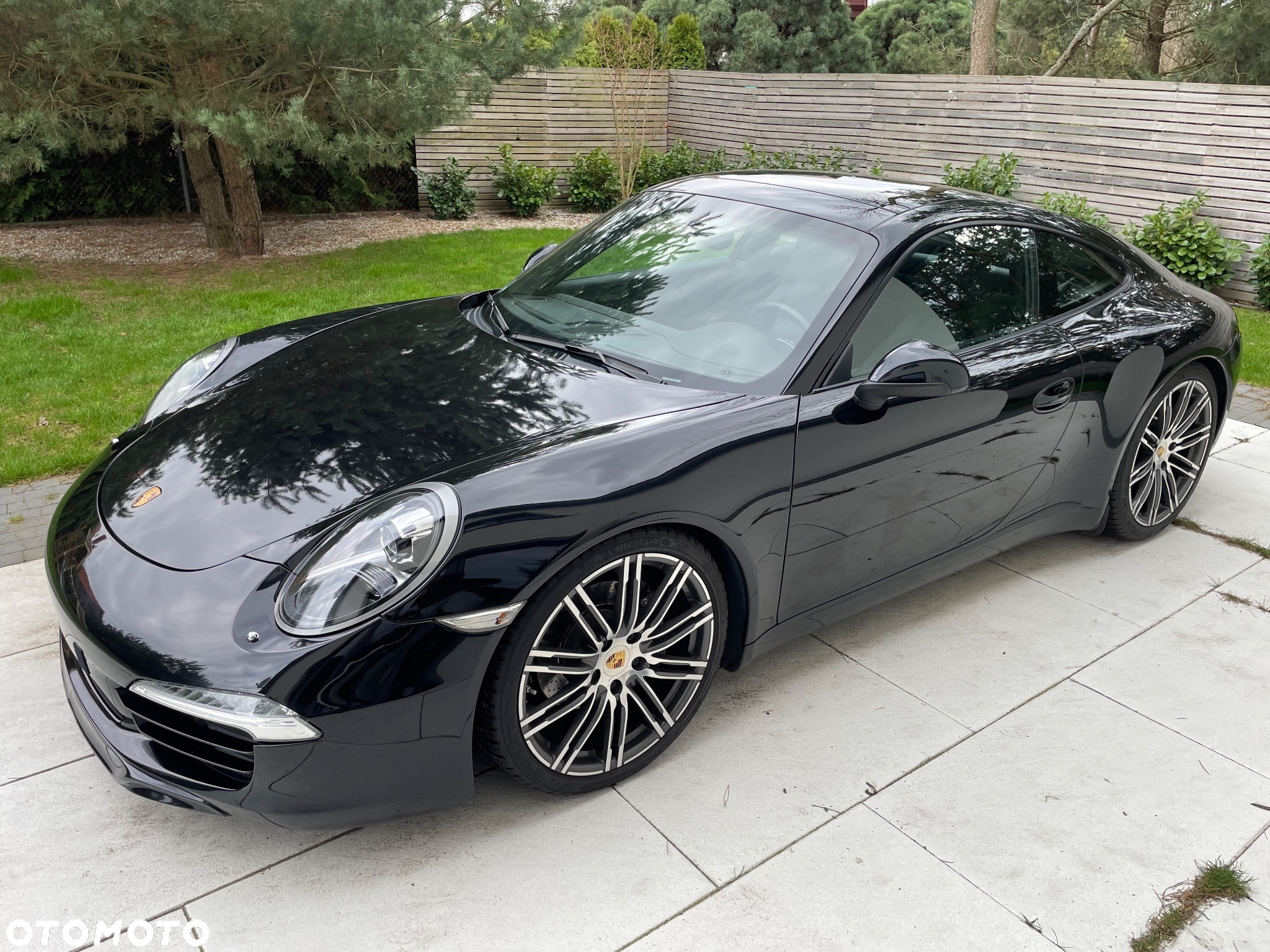 Porsche 911 Carrera - 4