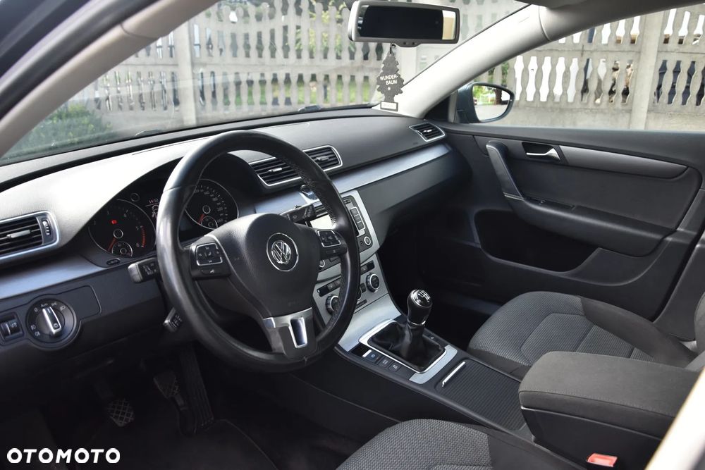 Volkswagen Passat 2.0 TDI Comfortline - 10