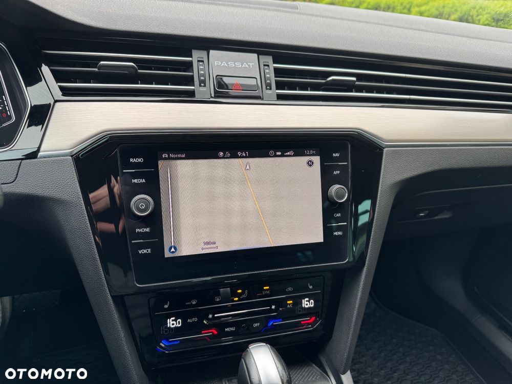 Volkswagen Passat Variant 2.0 TDI EVO Elegance DSG - 20