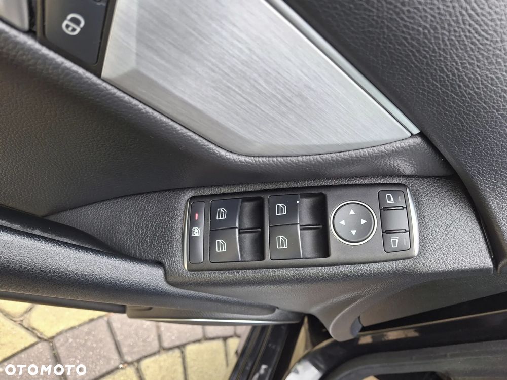 Mercedes-Benz Klasa C 180 BlueEFFICIENCY 7G-TRONIC Avantgarde - 18