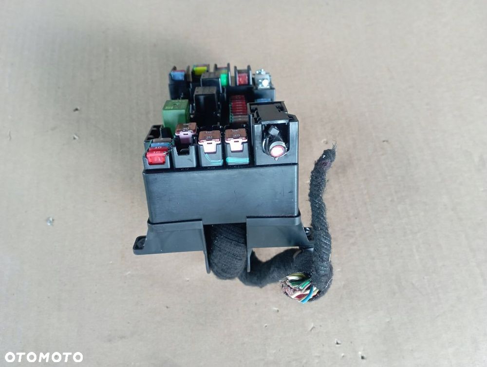 OPEL MOKKA A I 1 SKRZYNKA BEZPIECZNIKÓW 2109261-1 - 3