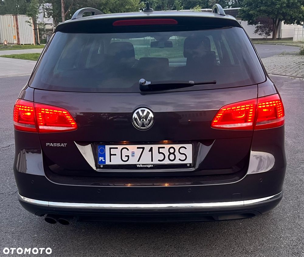 Volkswagen Passat - 4
