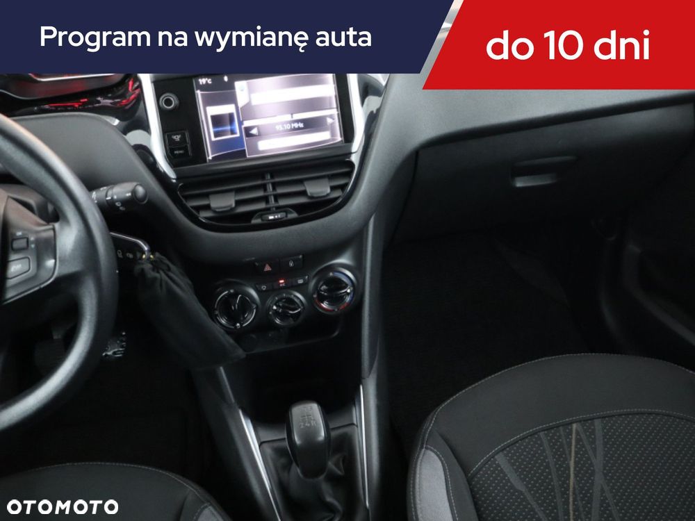 Peugeot 208 - 10