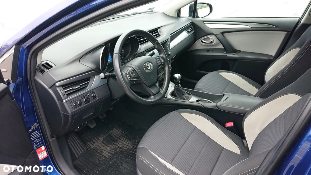 Toyota Avensis 1.8 Premium - 14