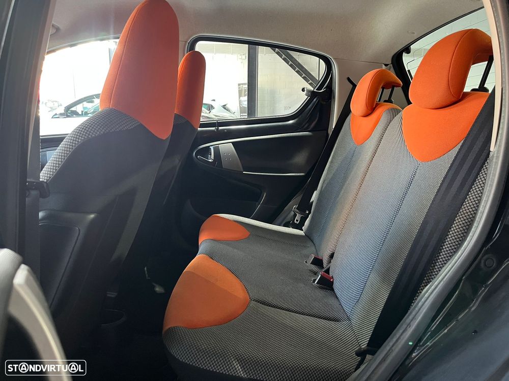 Toyota Aygo 1.0 + Sport Pack VSC - 12