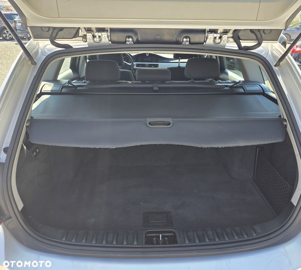 BMW Seria 3 318d DPF Edition Exclusive - 17