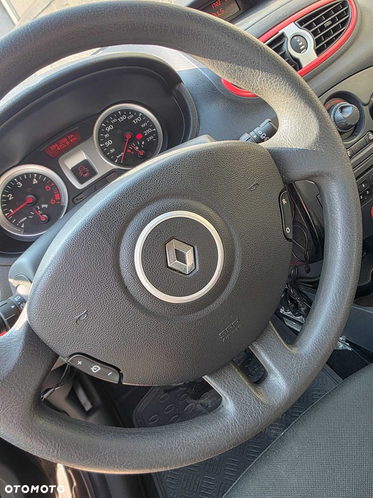 Renault Clio - 8