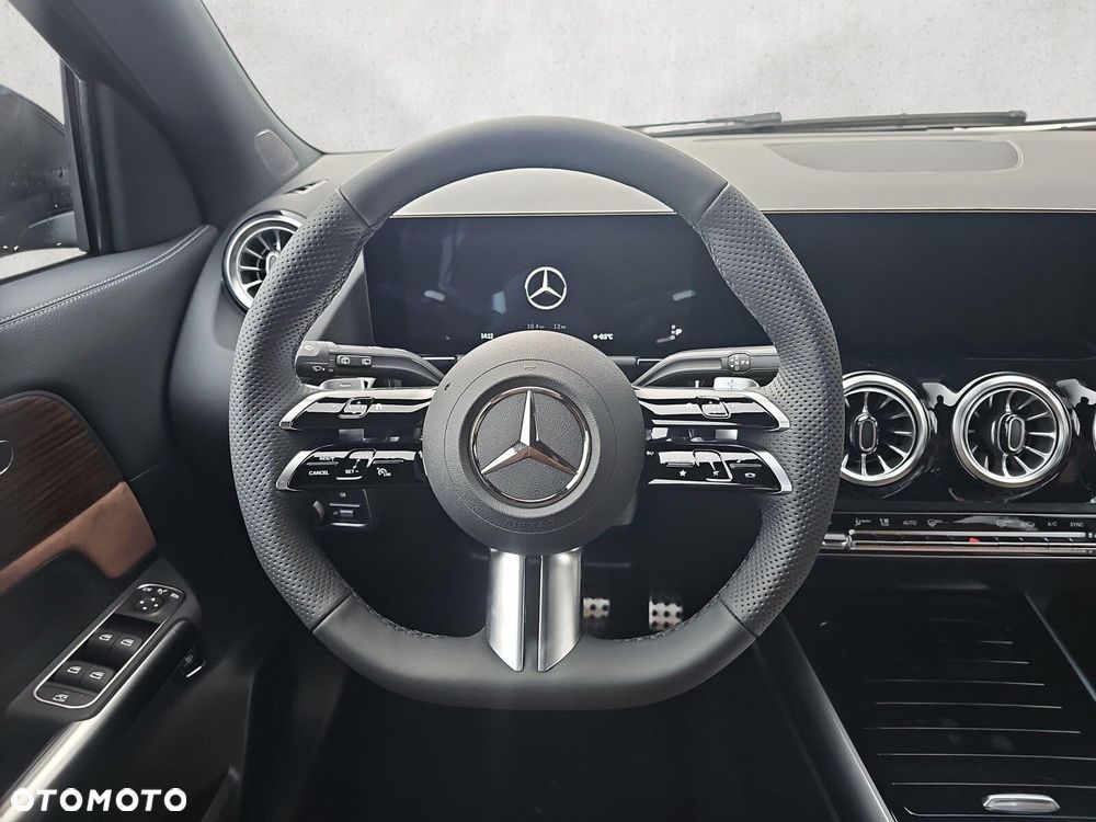 Mercedes-Benz GLA - 14