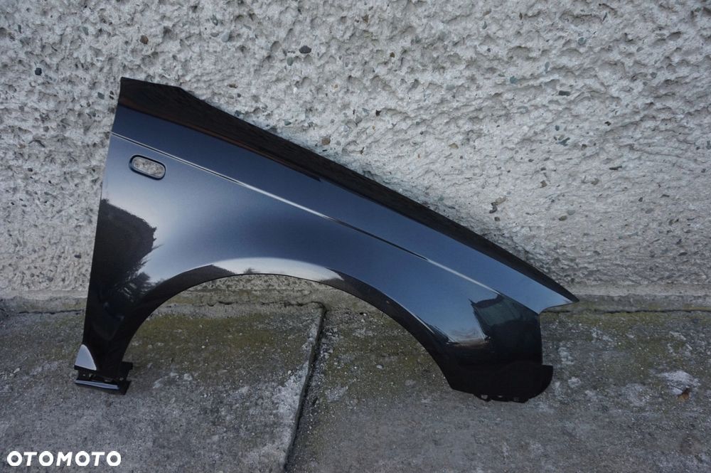 BŁOTNIK PRZEDNI PRAWY AUDI A3 8P LZ7L 03/08r - 1