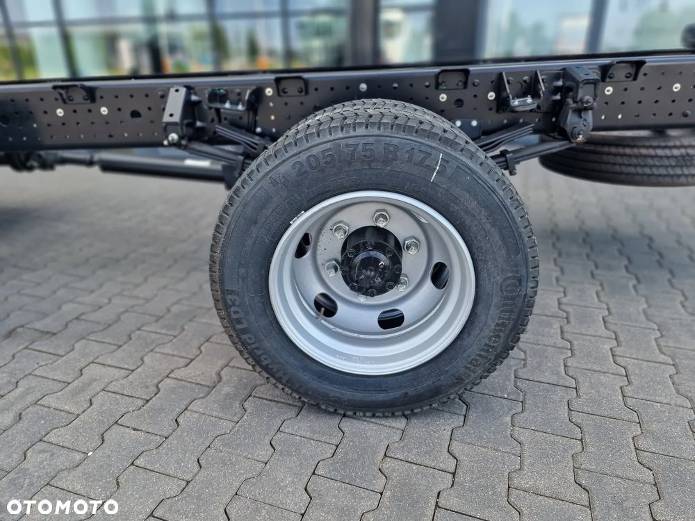 FUSO Canter 9C18 4x2 AMT - 9