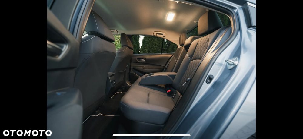 Toyota Corolla 1.8 Hybrid Comfort - 16