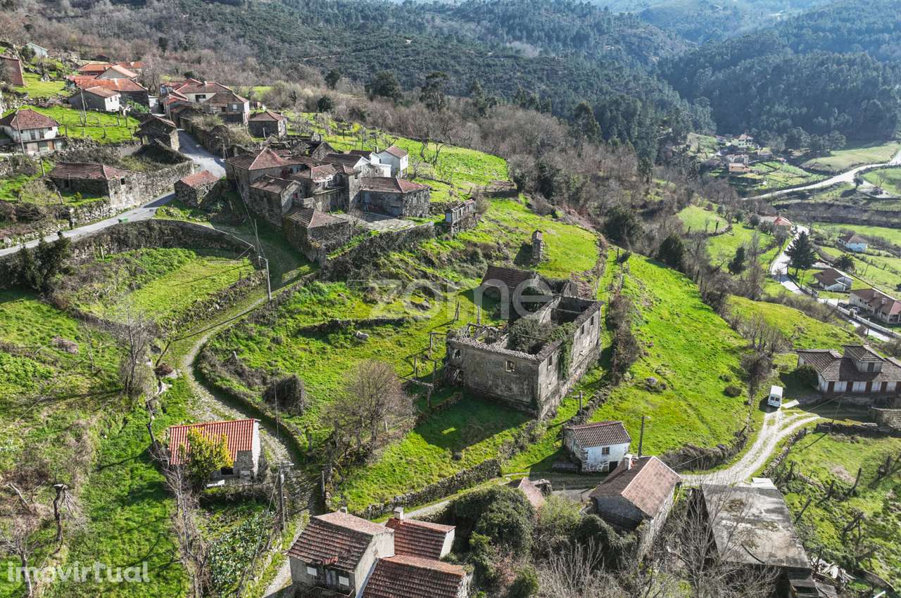 Moradia para reconstruir com terreno de 3.400 m2 - Ribeira de Pena - Grande imagem: 5/18