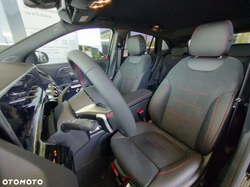 Mercedes-Benz GLA - 14
