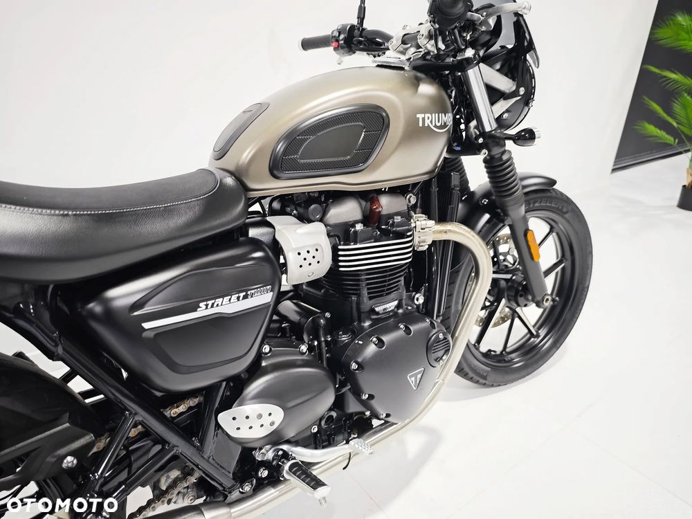 Triumph Bonneville - 10