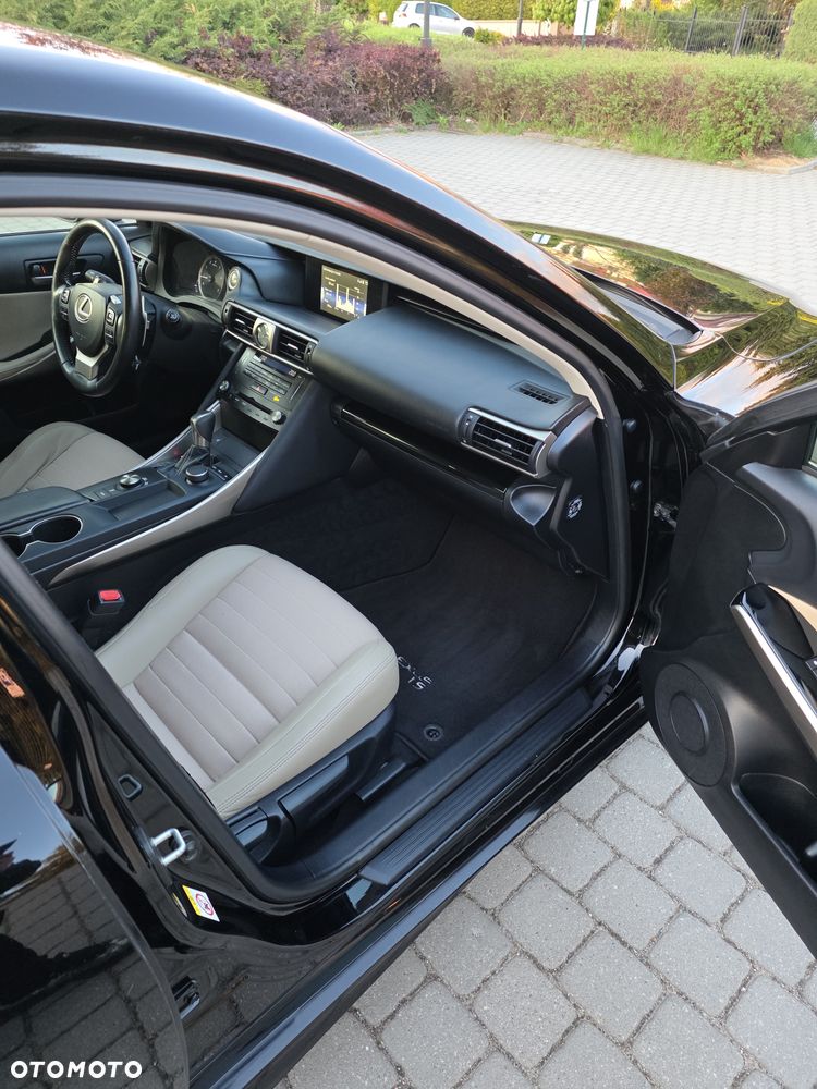 Lexus IS 200t Elite - 9