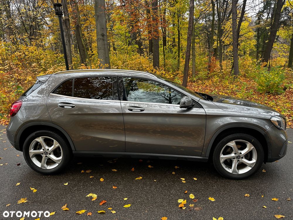 Mercedes-Benz GLA 180 7G-DCT - 4