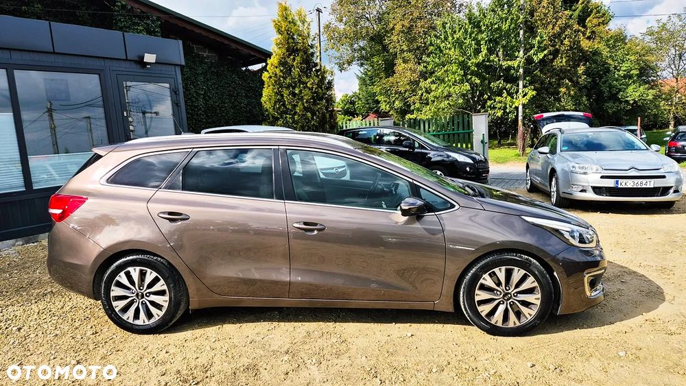 Kia Ceed 1.6 GDI ISG SW Platinum Edition - 10