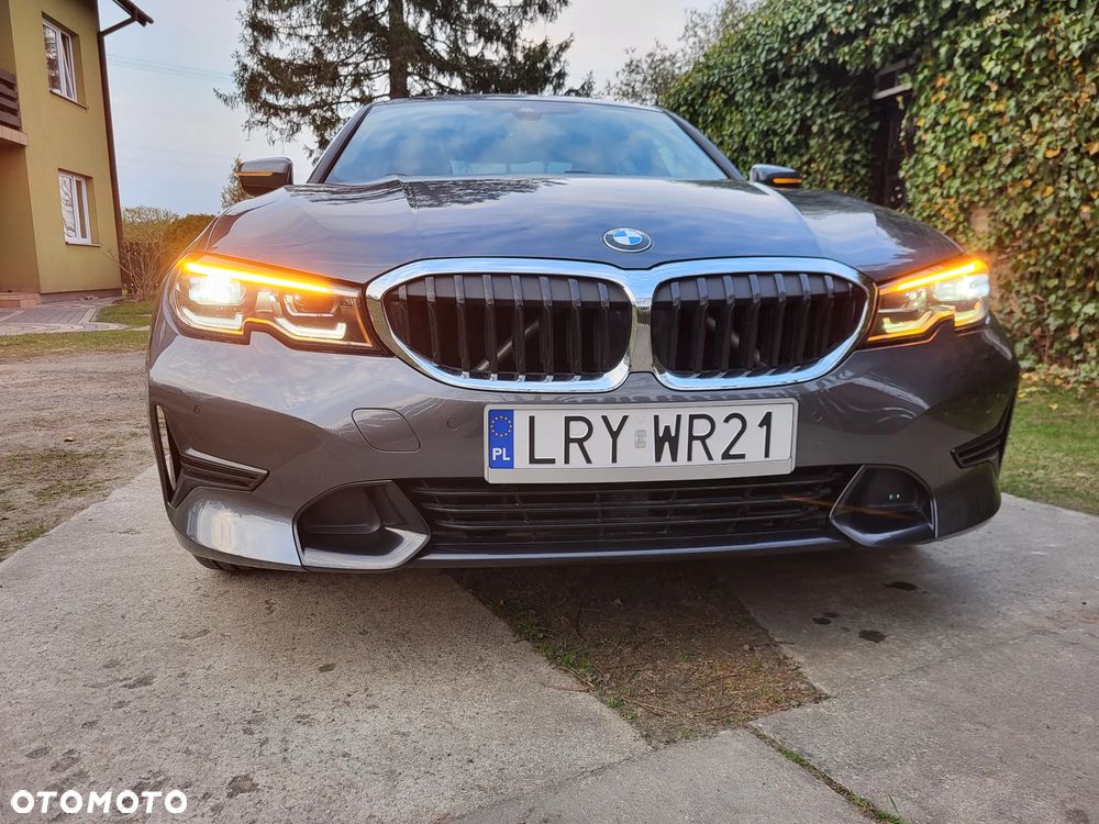 BMW Seria 3 330i Sport Line - 36