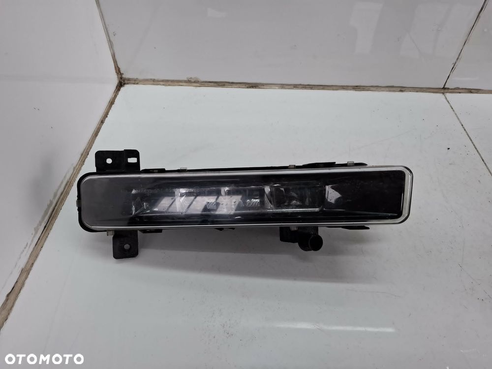 HALOGEN PRZECIWMGIELNY PRAWY PRZEDNI PRZÓD BMW G30 G31 90051532 ŁADNY