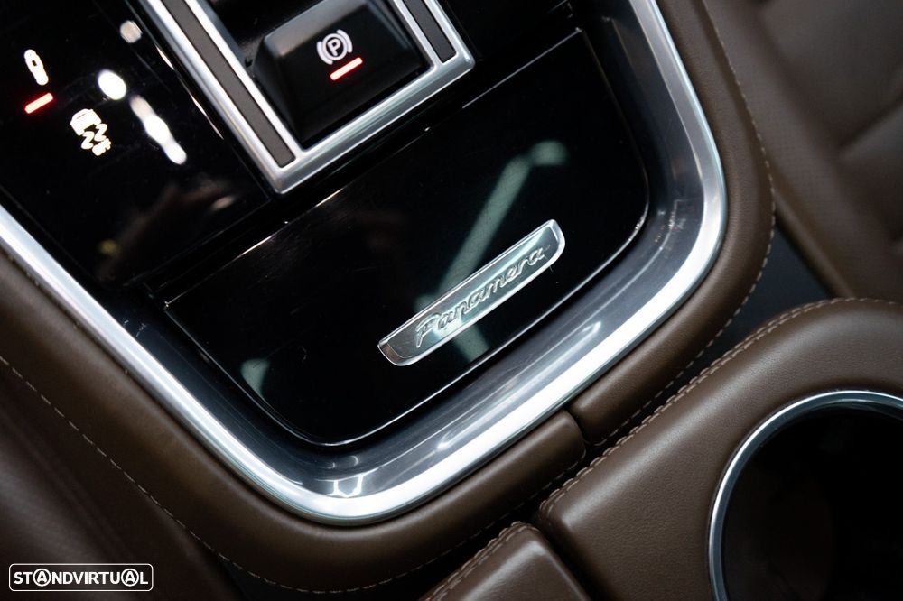 Porsche Panamera Sport Turismo 4 E-Hybrid - 35