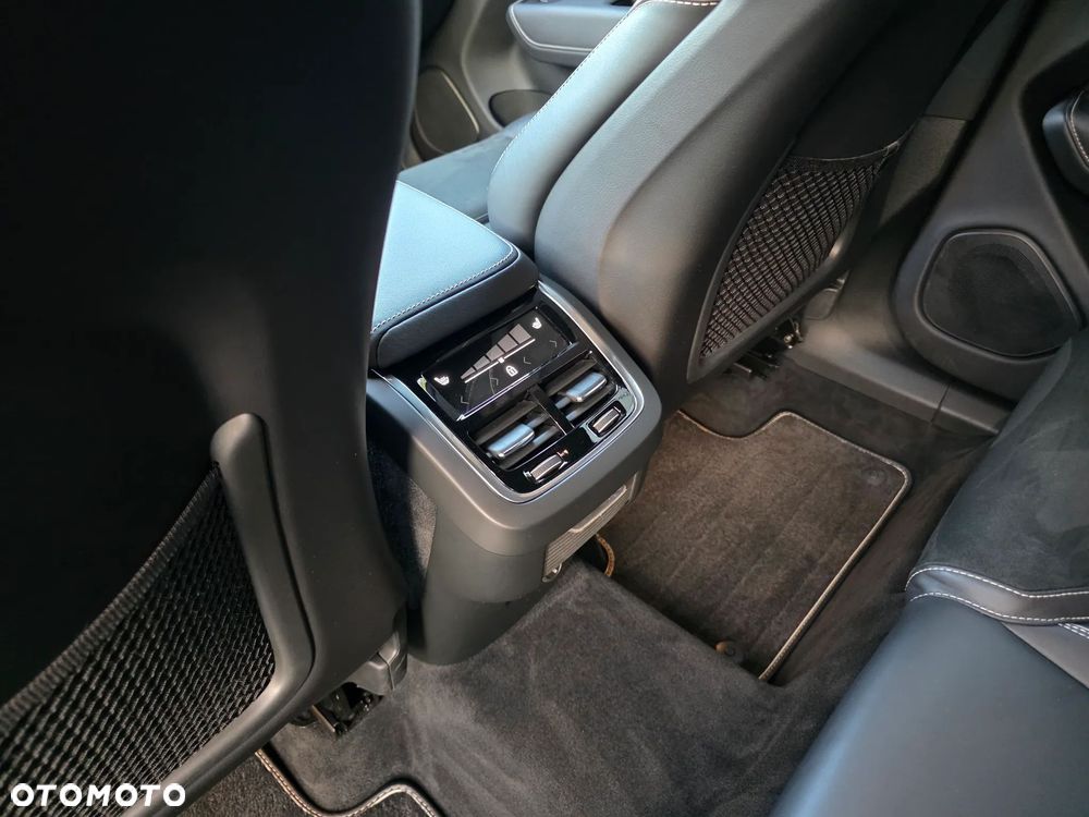 Volvo XC 60 B4 D AWD R-Design - 33