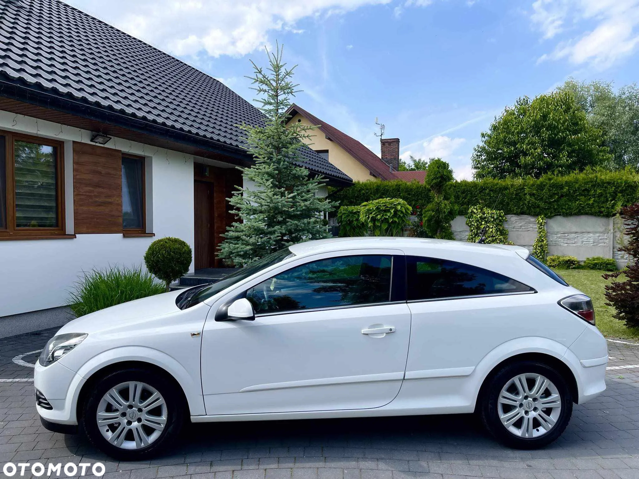 Opel Astra III GTC 1.6 Cosmo - 2