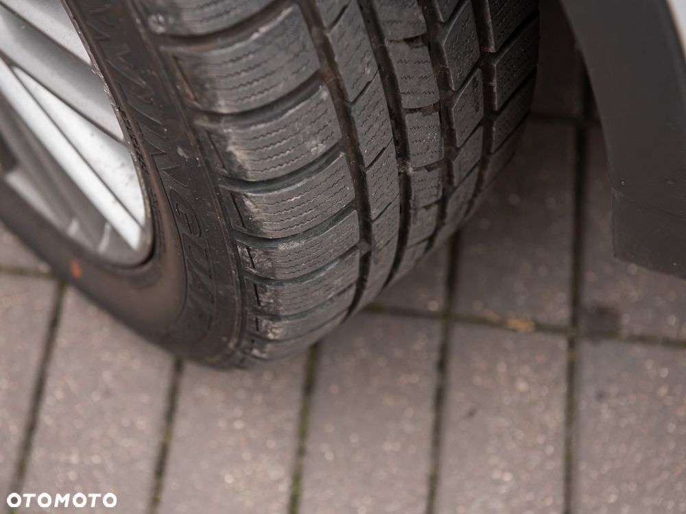 Ford Kuga 2.5 4x4 Titanium - 28