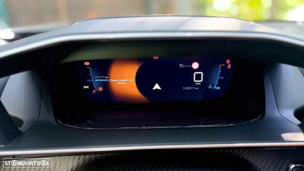 Peugeot 2008 1.2 PureTech Allure Pack - 19