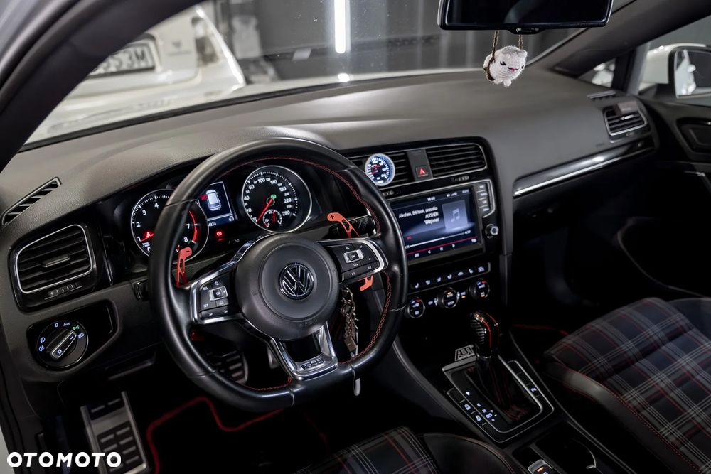 Volkswagen Golf GTI (BlueMotion Technology) DSG Performance - 20