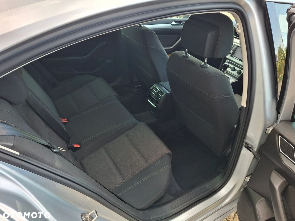 Volkswagen Passat 2.0 TDI (BlueMotion Technology) Trendline - 10