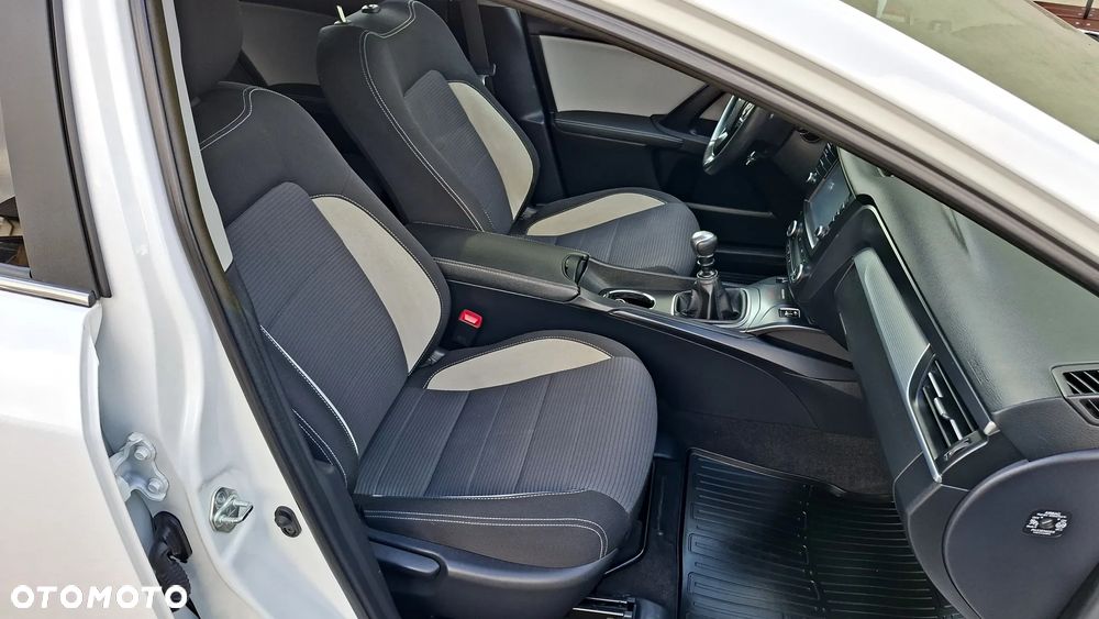 Toyota Avensis 2.0 D-4D Premium - 29