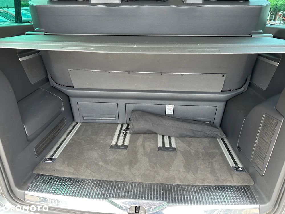 Volkswagen Multivan - 28