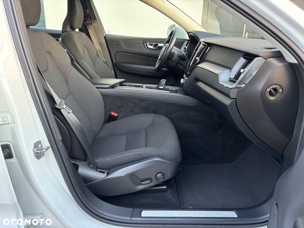 Volvo XC 60 B4 B Momentum Pro - 34